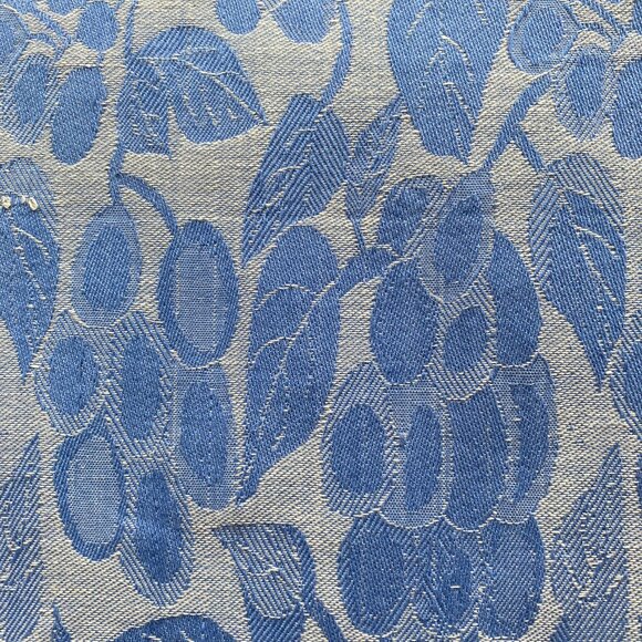 Set of 8 Light Blue 100% Cotton Napkins With Grape Design - Picture 3 of 4